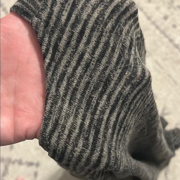 Women's Black Striped Top - Picture 4 of 6